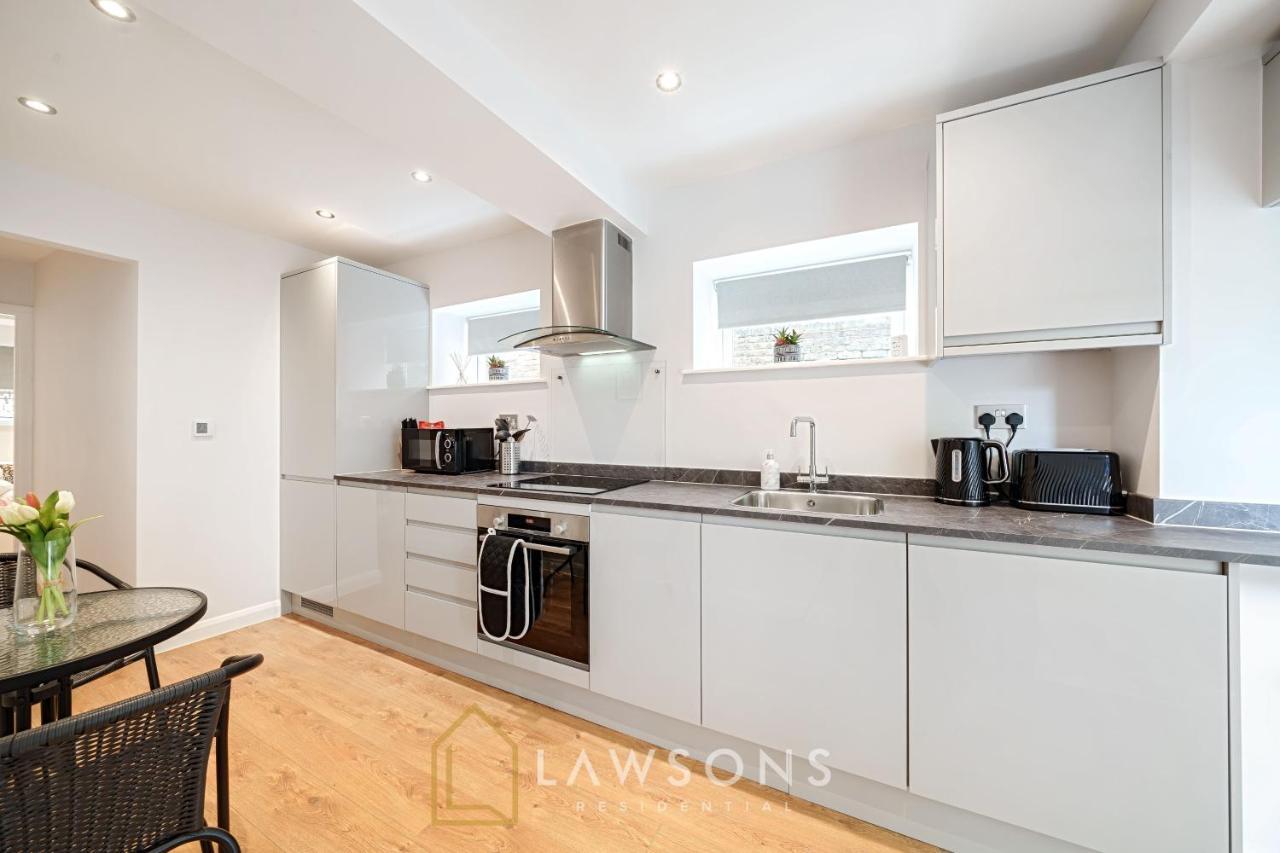 Stylish Living By Lawsons - 3 En Suites Windsor Bagian luar foto